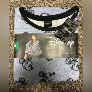NWT Disney Women’s Two Piece Mickey Pajamas
